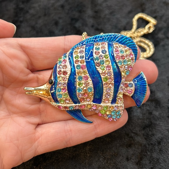 Betsey Johnson Blue Stripe Rainbow Fish Rhinestone Pendant Necklace - Picture 4 of 4